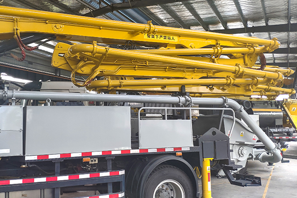 混凝土泵車(chē) 混凝土泵車(chē)