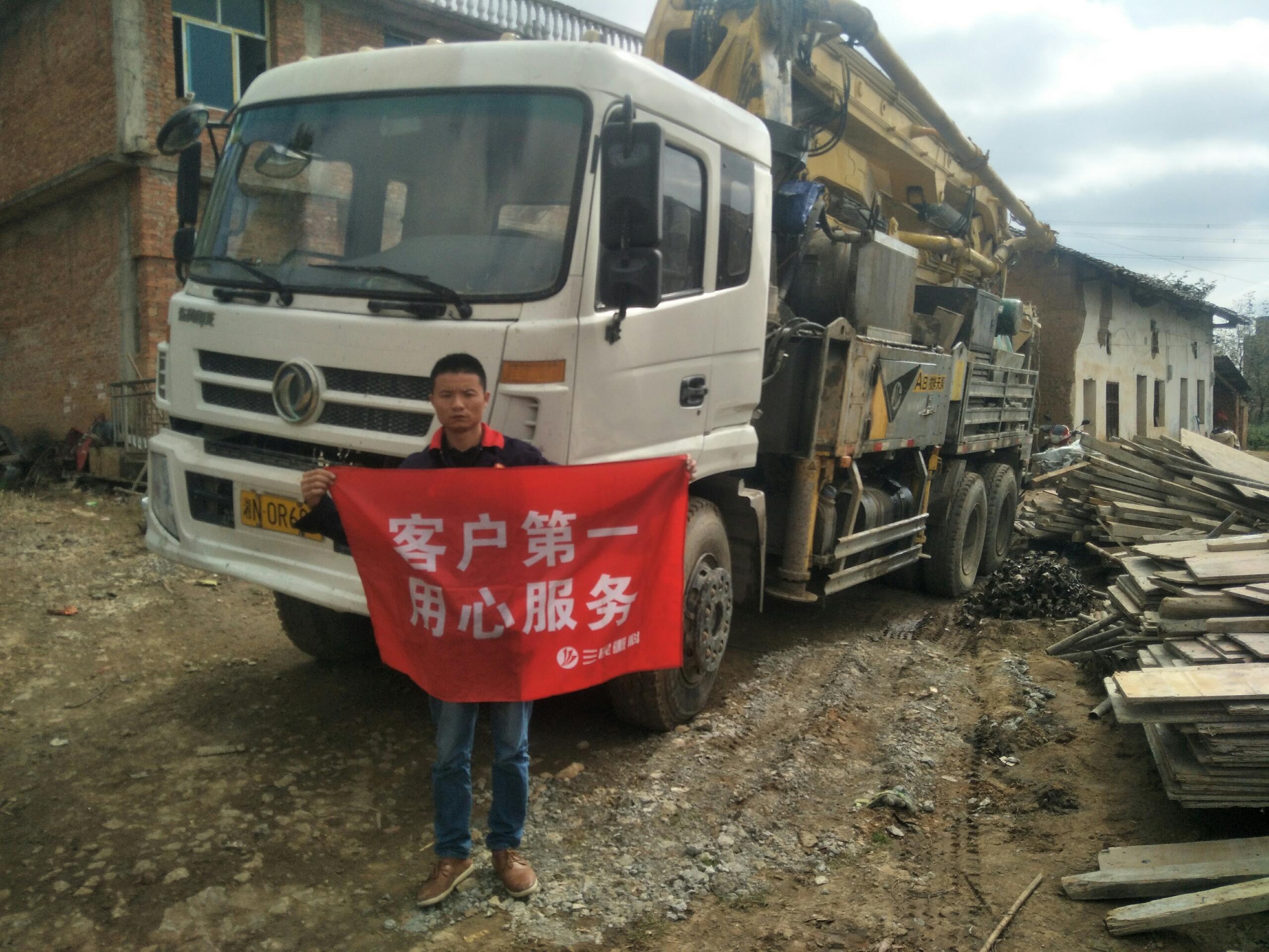 小型泵車(chē)施工 小型泵車(chē)施工